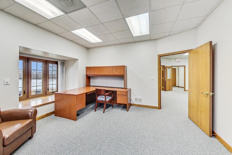 More Photos Of 28085 N Ashley Cir, Libertyville Medical For Lease