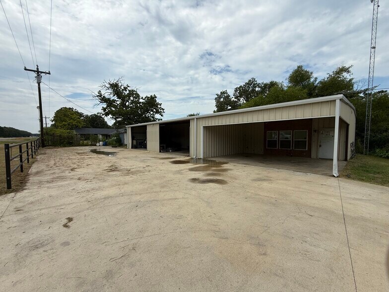 More Photos Of 10015 FM 751, Quinlan Flex For Lease