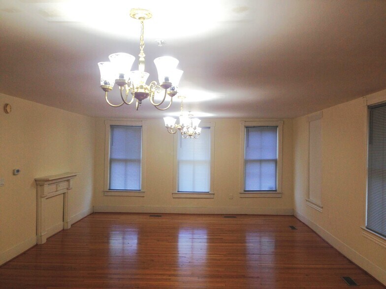 More Photos Of 19401 Walter Johnson Rd, Germantown Office For Sale