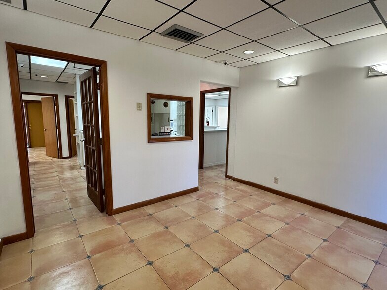 More Photos Of 7800 W Oakland Park Blvd, Sunrise Medical For Lease