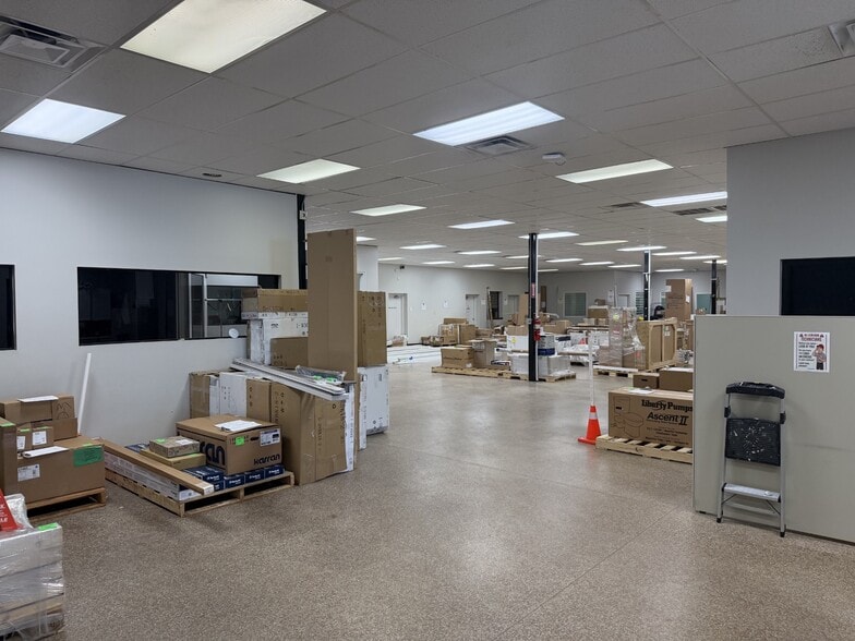 More Photos Of 7989 S Suburban Rd, Centerville Warehouse For Sale