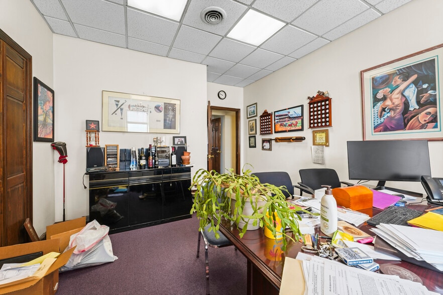 More Photos Of 132-134 S Swan St, Albany Office Residential For Sale