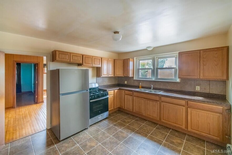 More Photos Of 200-206 E Division St, Ishpeming Storefront Retail Residential For Sale