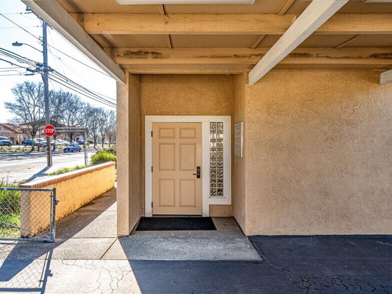 More Photos Of 1105 University St, Healdsburg Religious Facility For Sale