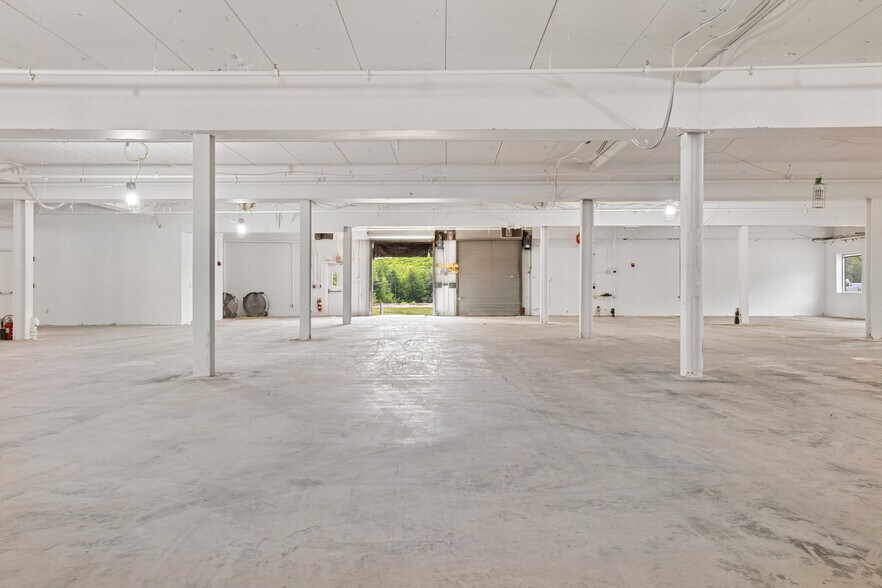 More Photos Of 32 Coslin Dr, Southborough Research And Development For Lease