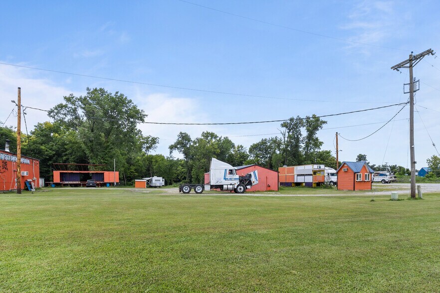 More Photos Of 1420 Highway M, Sedalia Service Station For Sale