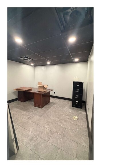 More Photos Of 58 E Ten Mile Rd, Hazel Park Warehouse For Lease