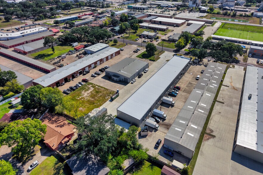 More Photos Of 5342 5th St, Katy Freestanding For Lease