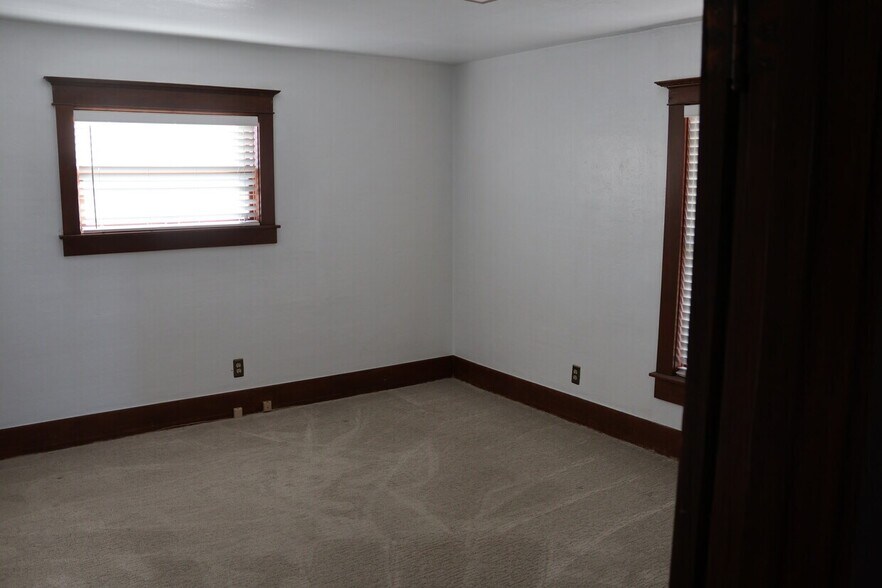 More Photos Of 905 Main St, Windsor Office For Lease