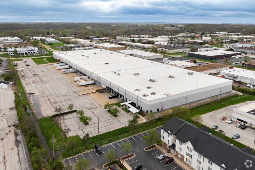 More Photos Of 415 Axminister Dr, Fenton Warehouse For Lease