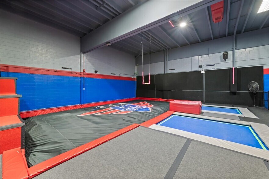 More Photos Of 7 S 4th St, Council Bluffs Health Club For Sale