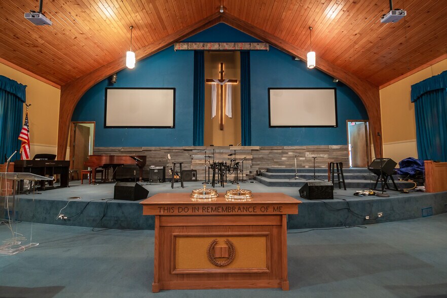 More Photos Of 733 Country Club Dr, Xenia Religious Facility For Sale