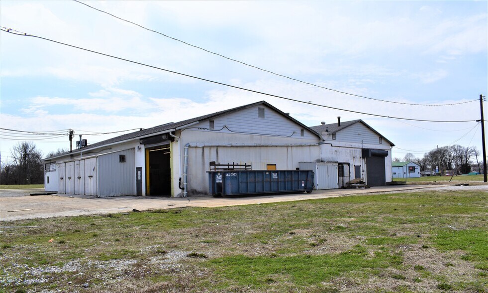 Primary Photo Of 41 E MacArthur Dr, Cottage Hills Showroom For Sale