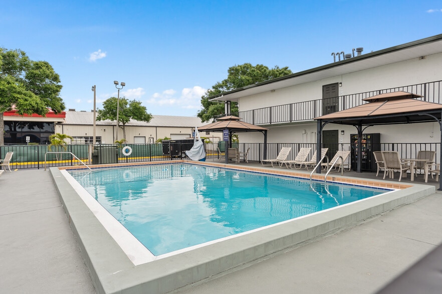 More Photos Of 3956 W Colonial Dr, Orlando Hotel For Sale