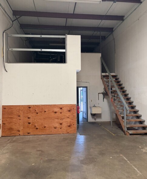 More Photos Of 4104 Holland Blvd, Chesapeake Light Distribution For Sale