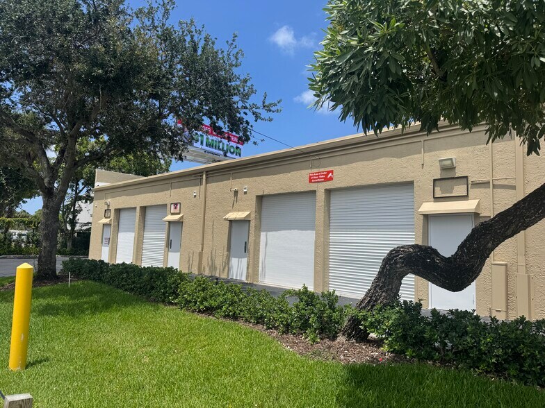 More Photos Of 590 SW 9th Ter, Pompano Beach Showroom For Lease