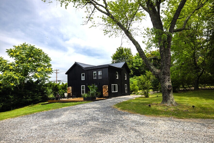 More Photos Of 5628 S 3rd St, Hudson Specialty For Sale