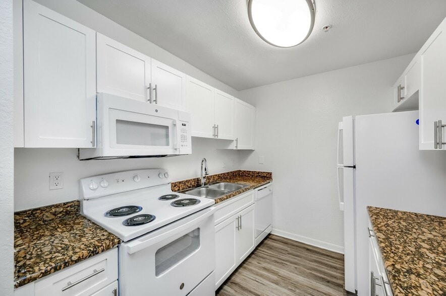 More Photos Of 13009 Kain Palms Ct, Tampa Dormitory For Sale