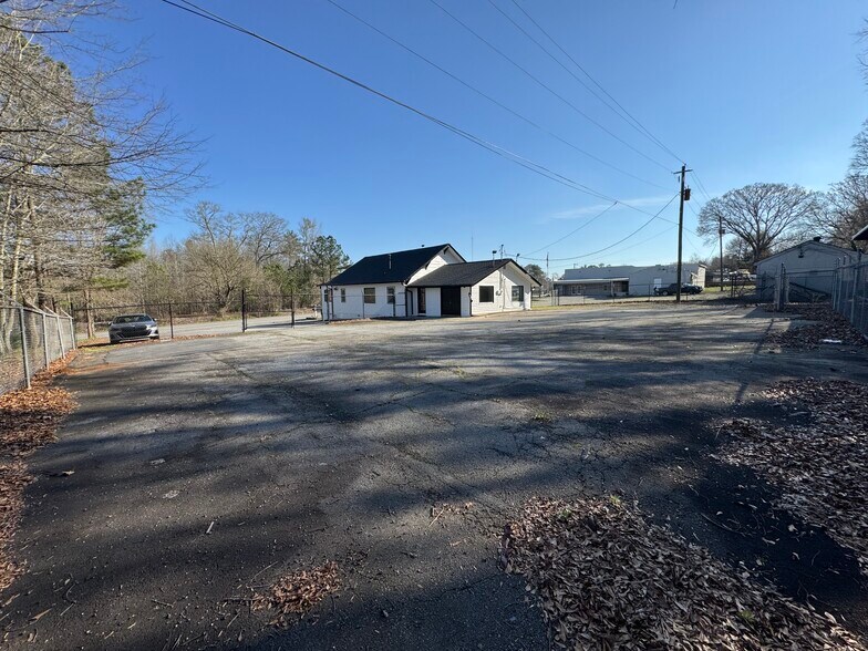 More Photos Of 2719 Huff Dr, Lawrenceville Office For Lease