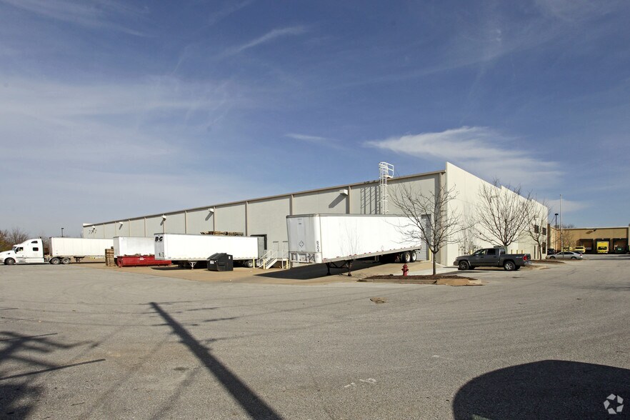 More Photos Of 157-165 Compass Point Dr, Saint Charles Warehouse For Lease