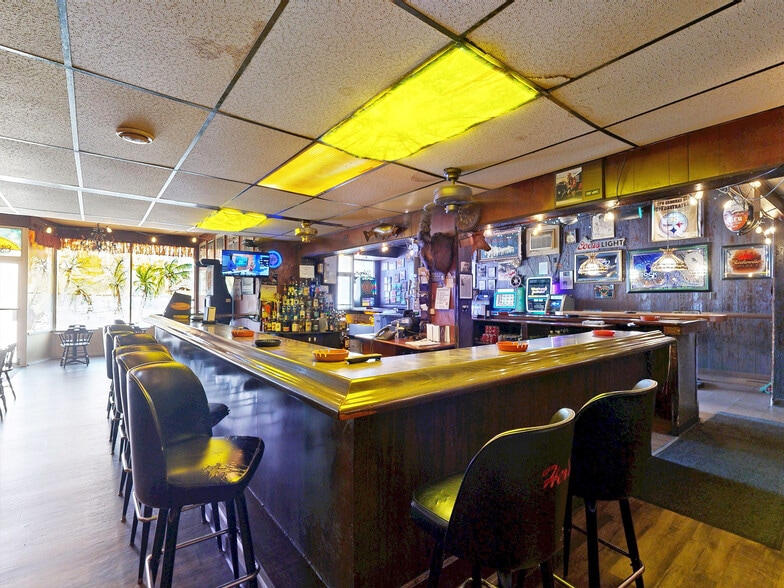 More Photos Of 103 Main St W, Girard General Retail For Sale
