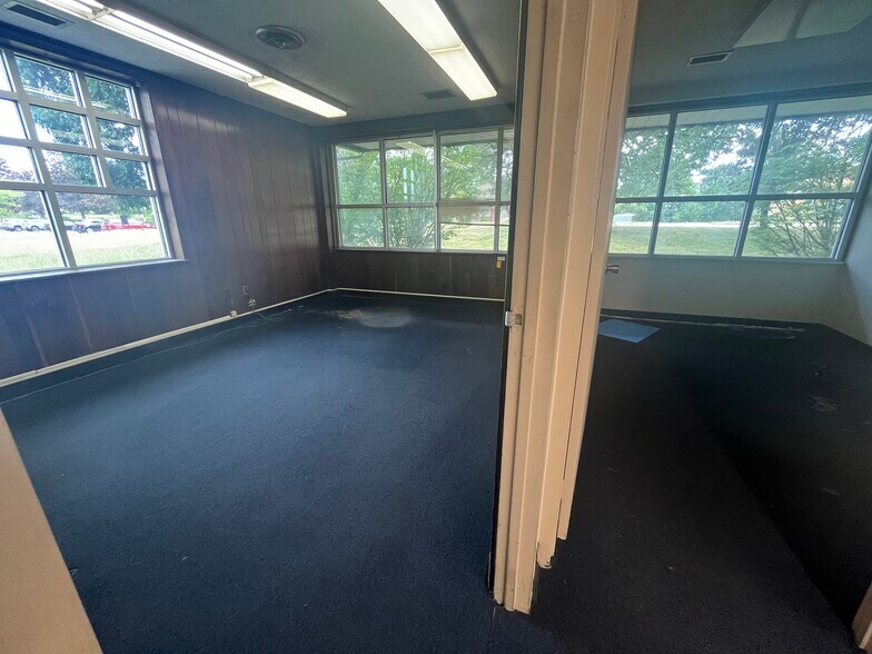 More Photos Of 495 Nixon Rd, Cheswick Manufacturing For Lease