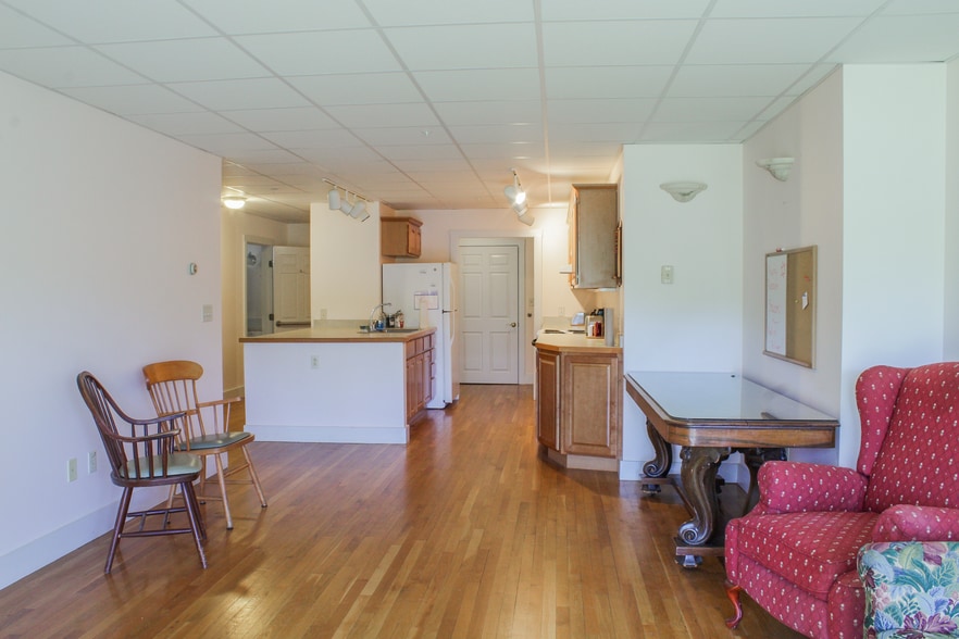 More Photos Of 166 Whiskeag Rd, Bath Specialty For Sale