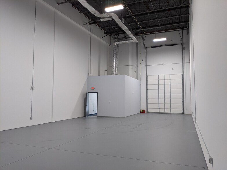 More Photos Of 7814-7816 SW Jack James Dr, Stuart Warehouse For Lease