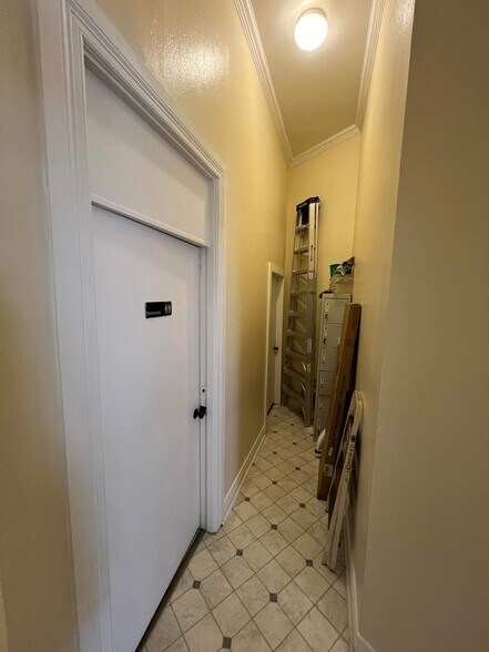 More Photos Of 119 E 5th St, Bonham Restaurant For Sale