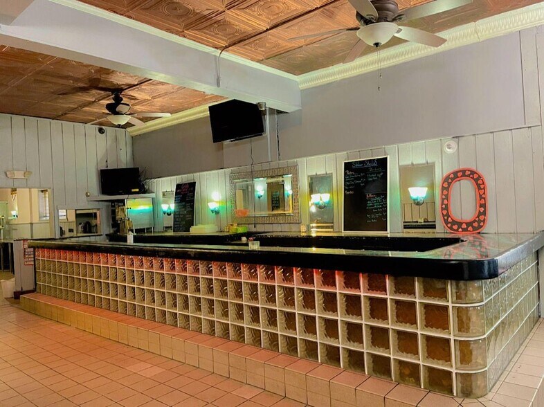 More Photos Of 1701 Pine Ave, Niagara Falls Restaurant For Sale