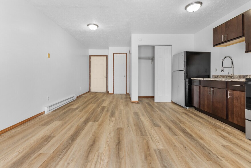 More Photos Of 652 Northgate Cir, Rochester Multifamily For Sale