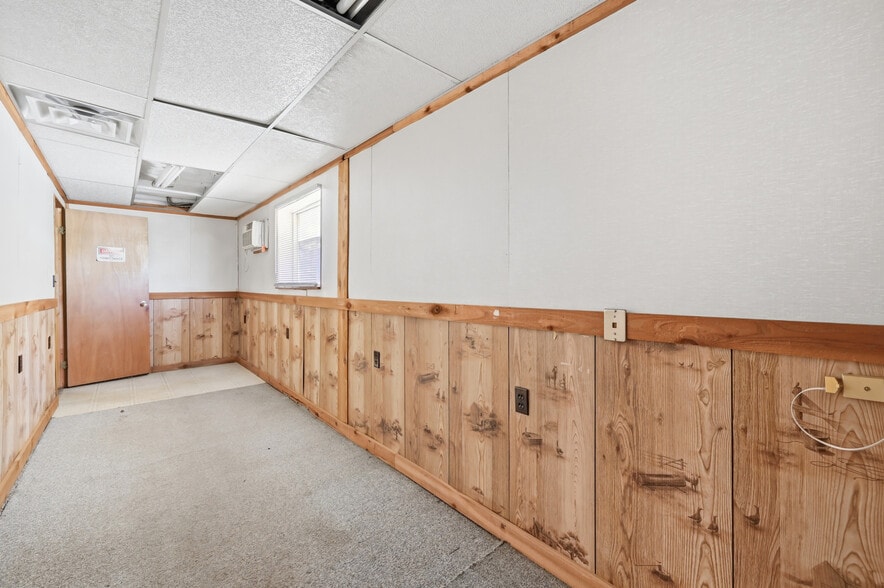 More Photos Of 3433 Sharon Rd, West Middlesex Warehouse For Sale