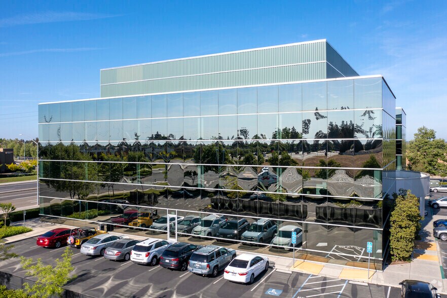 More Photos Of 8050 N Palm Ave, Fresno Office For Lease