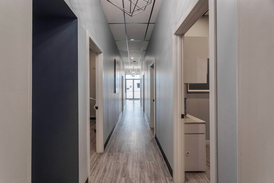 More Photos Of 3739 8 Ave SW, Edmonton Storefront For Sale