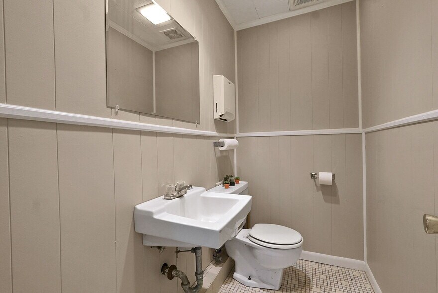 More Photos Of 1032 Columbus St, Harrisburg Medical For Sale