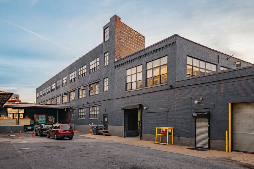 218 Newel St, Brooklyn, NY 11222 Lofts/Showrooms For Lease