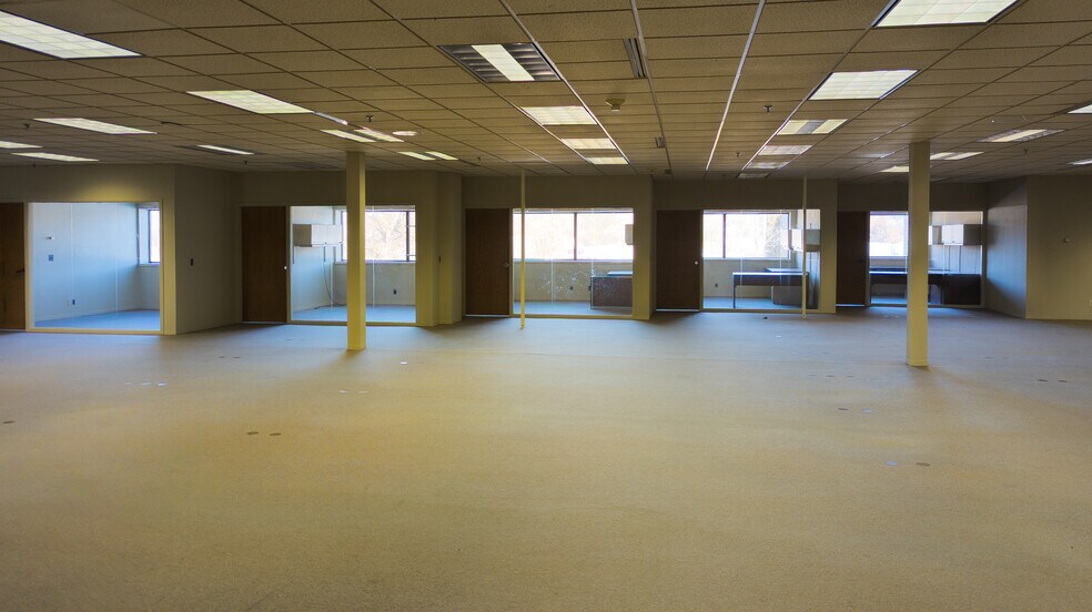 More Photos Of 2450 Marion Rd SE, Rochester Telecom Hotel Data Hosting For Lease