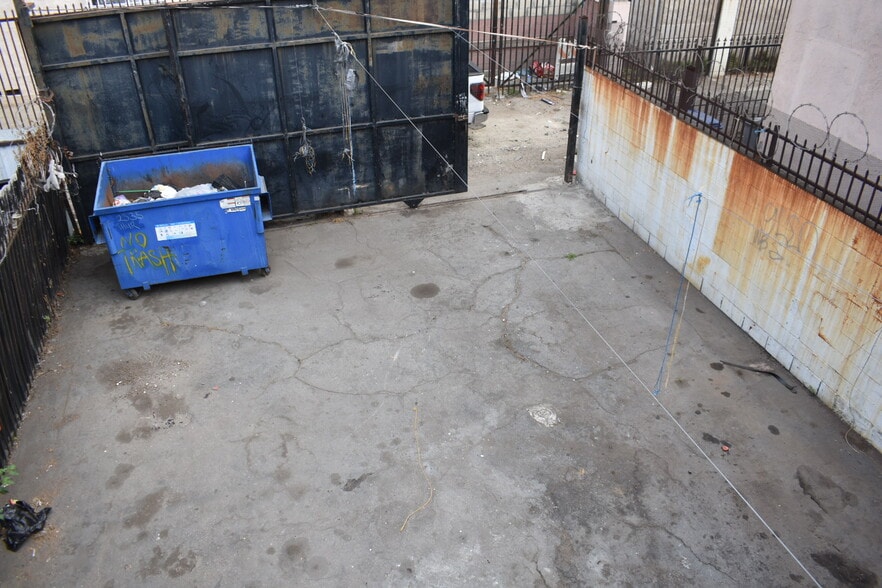 More Photos Of 5007-5009 W Adams Blvd, Los Angeles Storefront Retail Residential For Sale