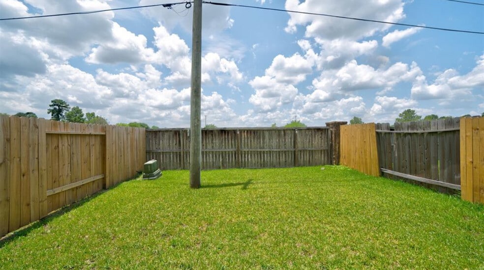 More Photos Of 8743 Thistlemoor Ln, Houston Specialty For Sale
