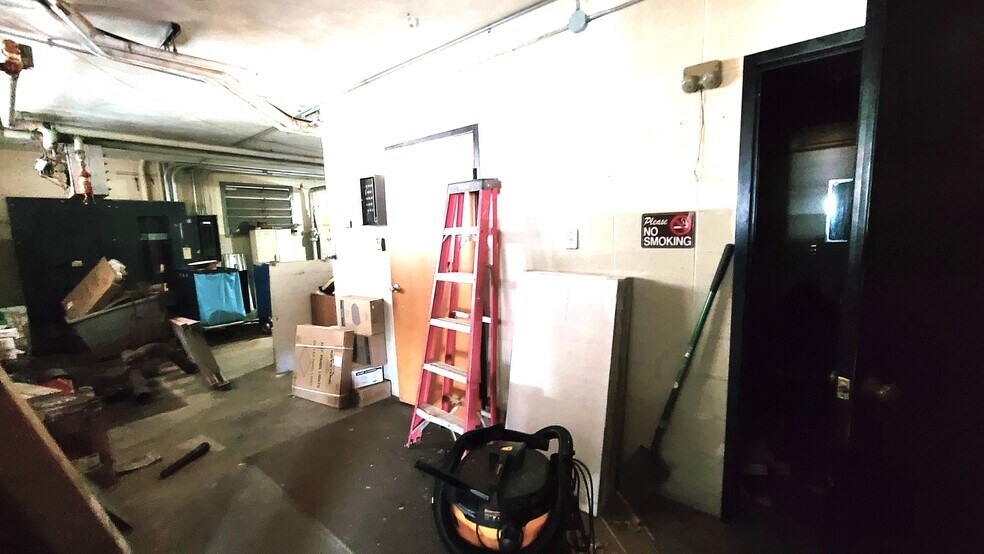 More Photos Of 710 W 8th St, Fort Scott Office For Sale