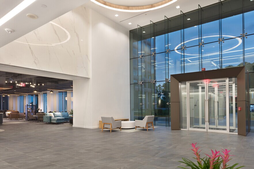 More Photos Of 8401 Greensboro Dr, McLean Office For Lease