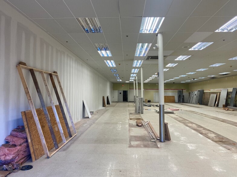 More Photos Of 611 Luzerne St, Scranton Storefront For Lease