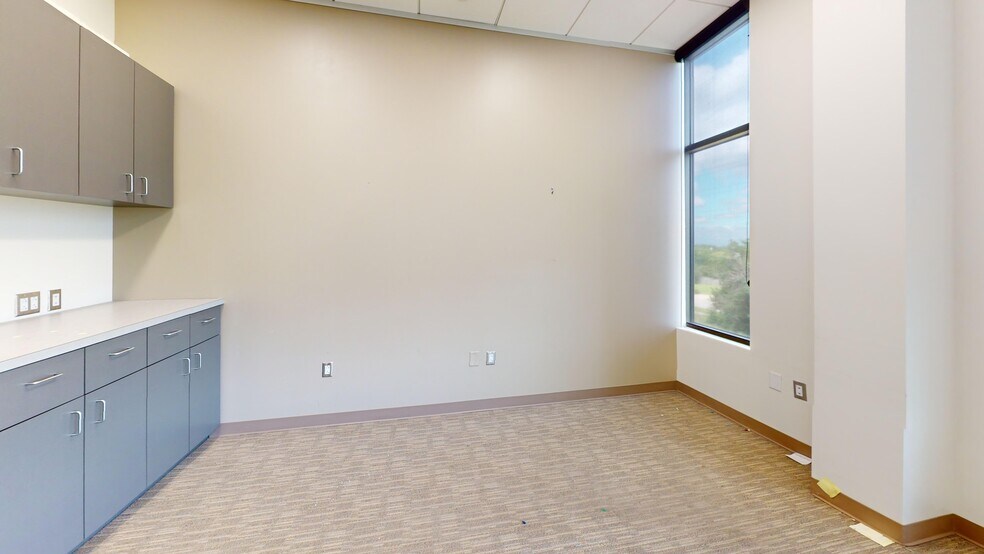 More Photos Of 5920 William Cannon Dr, Austin Medical For Lease