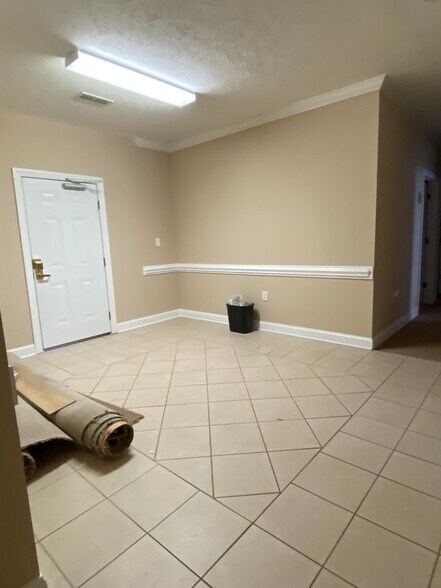 More Photos Of 2931 Breezewood Ave, Fayetteville Office For Lease