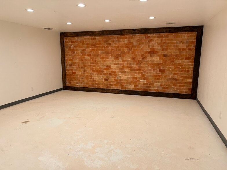 More Photos Of 4002 W State St, Tampa Warehouse For Lease