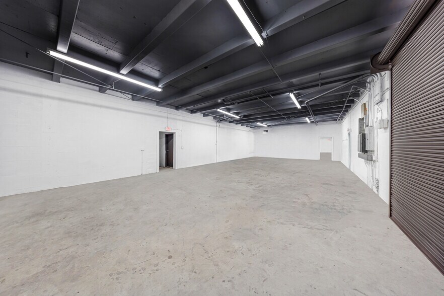 More Photos Of 7550 W 2nd Ct, Hialeah Warehouse For Lease