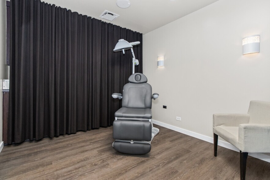 More Photos Of 2300 Chestnut Ave, Glenview Apartments For Sale