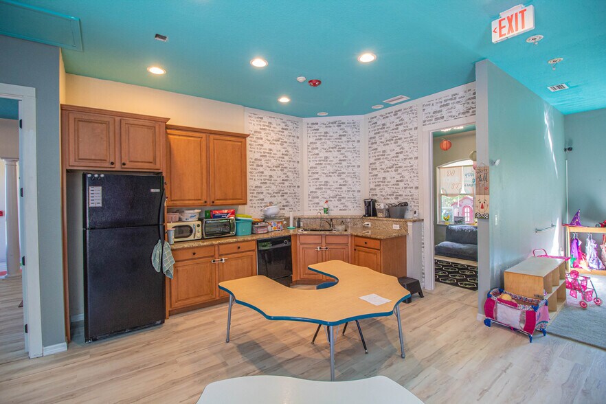 More Photos Of 17162 Toledo Blade Blvd, Port Charlotte Medical For Sale