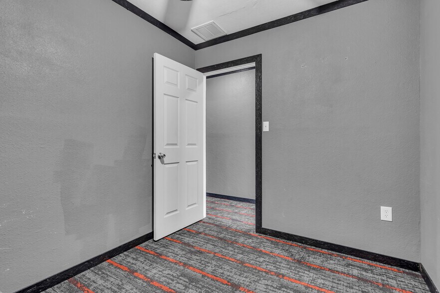 More Photos Of 603 Lake Murray Dr E, Ardmore Flex For Sale