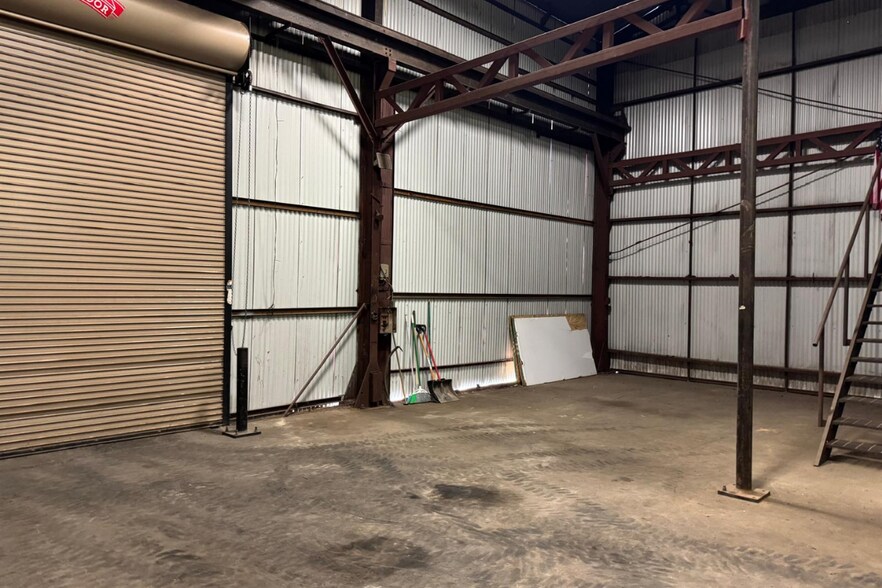 More Photos Of 2039 Hollins Ferry Rd, Baltimore Manufacturing For Lease